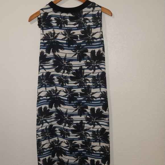 L'AGENCE Palm Tree Printed Maxi Dress - Picture 10 of 10